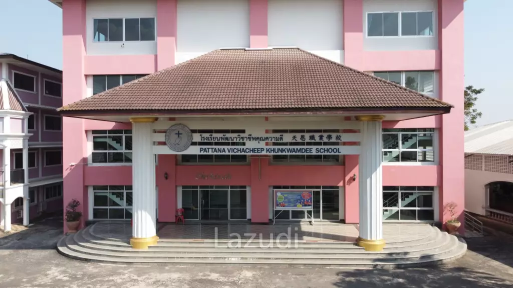 ขายโรงเรียนอาคาร 5 หลังพร้อมที่ดินขนาด 7 ไร่ ที่อ.แม่จัน