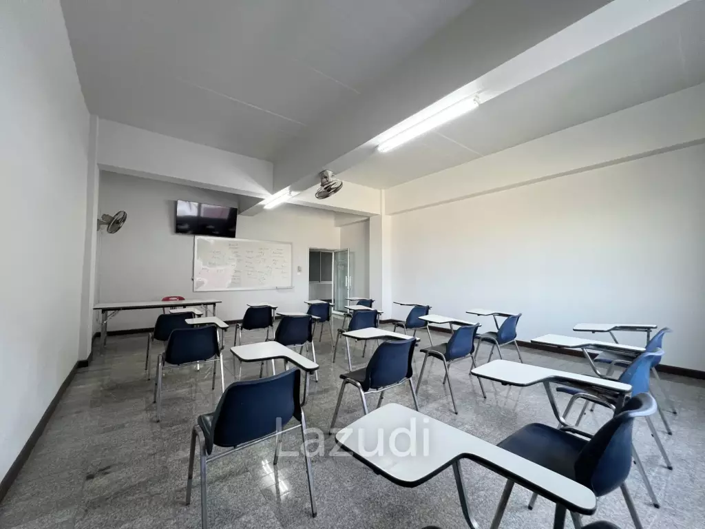 ขายโรงเรียนอาคาร 5 หลังพร้อมที่ดินขนาด 7 ไร่ ที่อ.แม่จัน