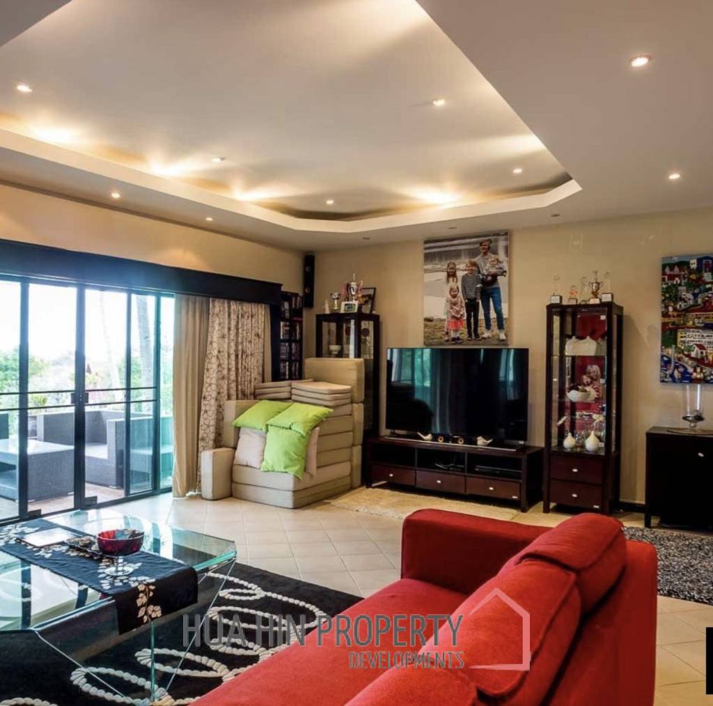 PALM HILL CONDO  : 3 bed modernized condo