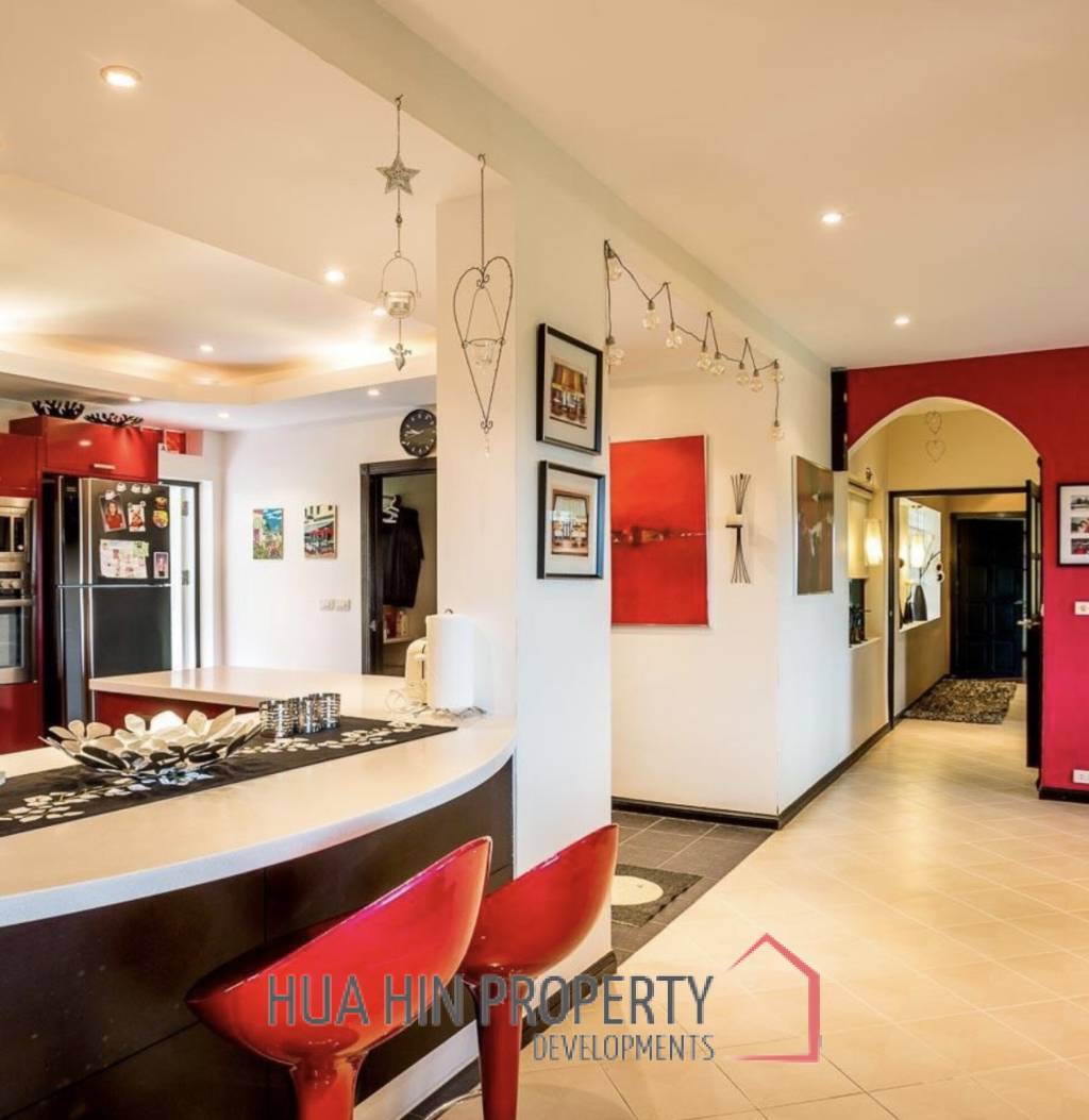 PALM HILL CONDO  : 3 bed modernized condo