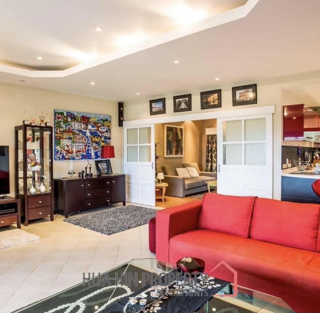 PALM HILL CONDO  : 3 bed modernized condo