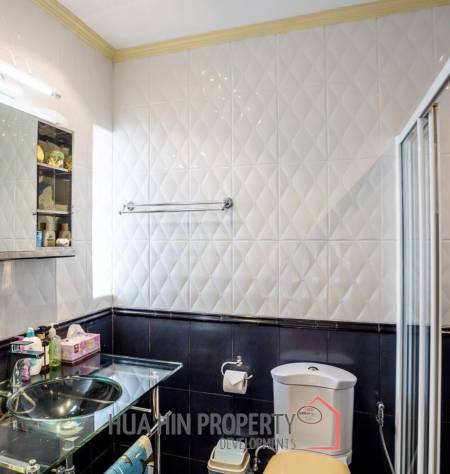 PALM HILL CONDO  : 3 bed modernized condo