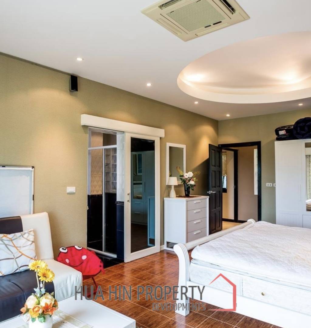 PALM HILL CONDO  : 3 bed modernized condo