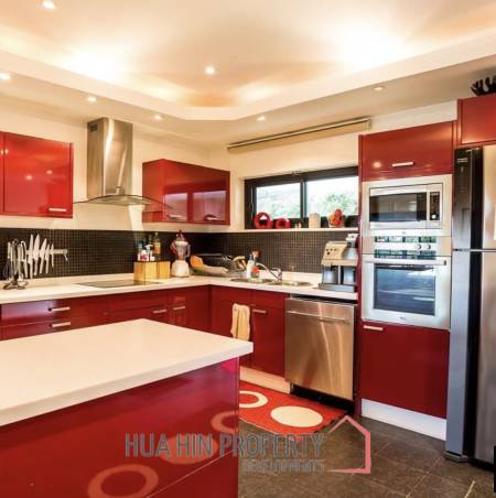 PALM HILL CONDO  : 3 bed modernized condo