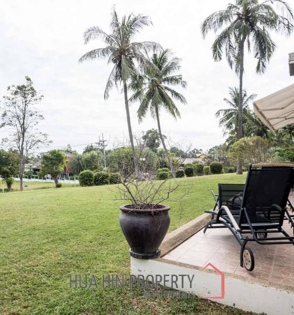 PALM HILL CONDO  : 3 bed modernized condo