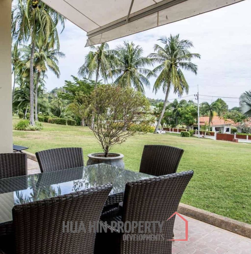 PALM HILL CONDO  : 3 bed modernized condo