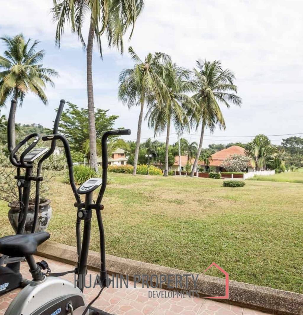 PALM HILL CONDO  : 3 bed modernized condo