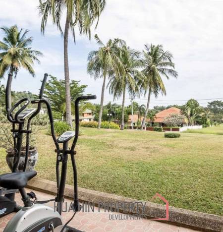 PALM HILL CONDO  : 3 bed modernized condo