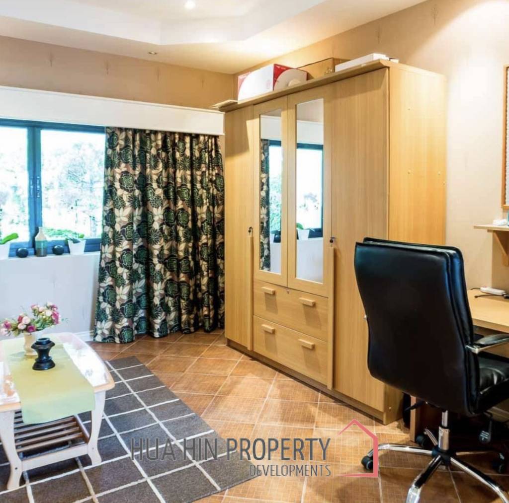 PALM HILL CONDO  : 3 bed modernized condo