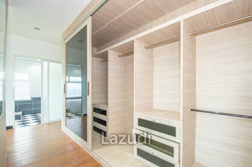 4 Beds 4 Baths 350 SQ.M. Baan Piam Mongkon