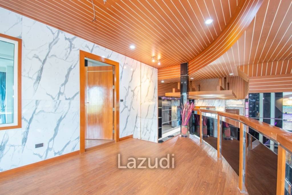 4 Beds 4 Baths 350 SQ.M. Baan Piam Mongkon