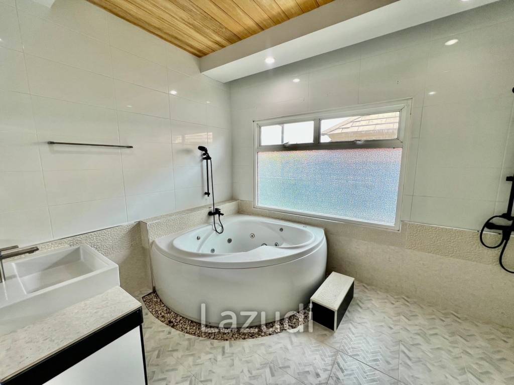 4 Beds 4 Baths 350 SQ.M. Baan Piam Mongkon