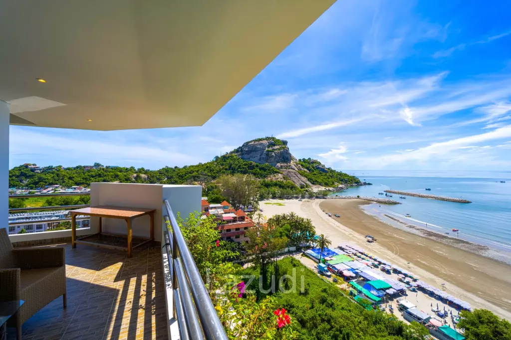 Blue Wawe: Beachfront 2 bed Condo with Seaview! (BW2)