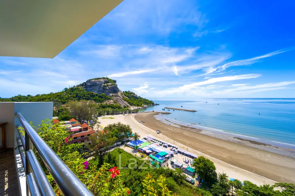 Blue Wawe: Beachfront 2 bed Condo with Seaview! (BW2)