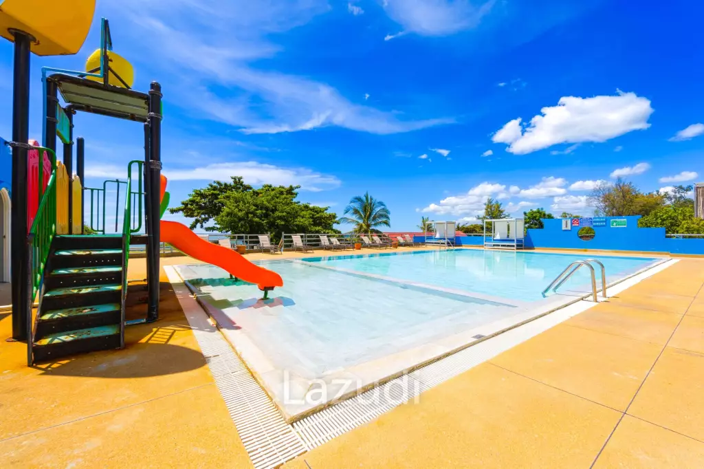 Blue Wawe: Beachfront 2 bed Condo with Seaview! (BW2)