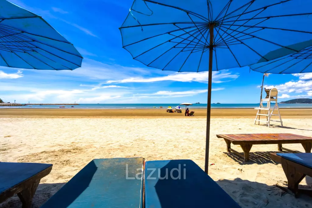 Blue Wawe: Beachfront 2 bed Condo with Seaview! (BW2)