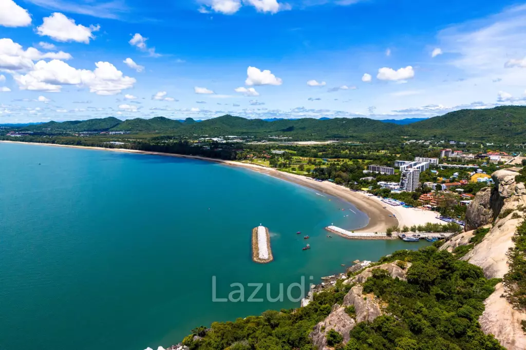Blue Wawe: Beachfront 2 bed Condo with Seaview! (BW2)