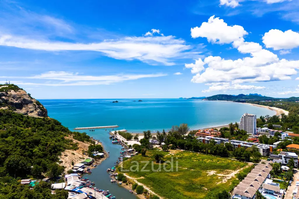 Blue Wawe: Beachfront 2 bed Condo with Seaview! (BW2)