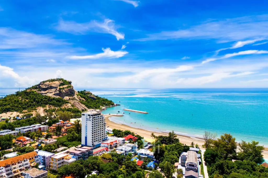 Blue Wawe: Beachfront 2 bed Condo with Seaview! (BW2)