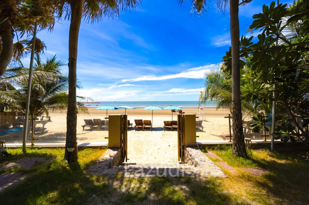 Blue Wawe: Beachfront 2 bed Condo with Seaview! (BW2)