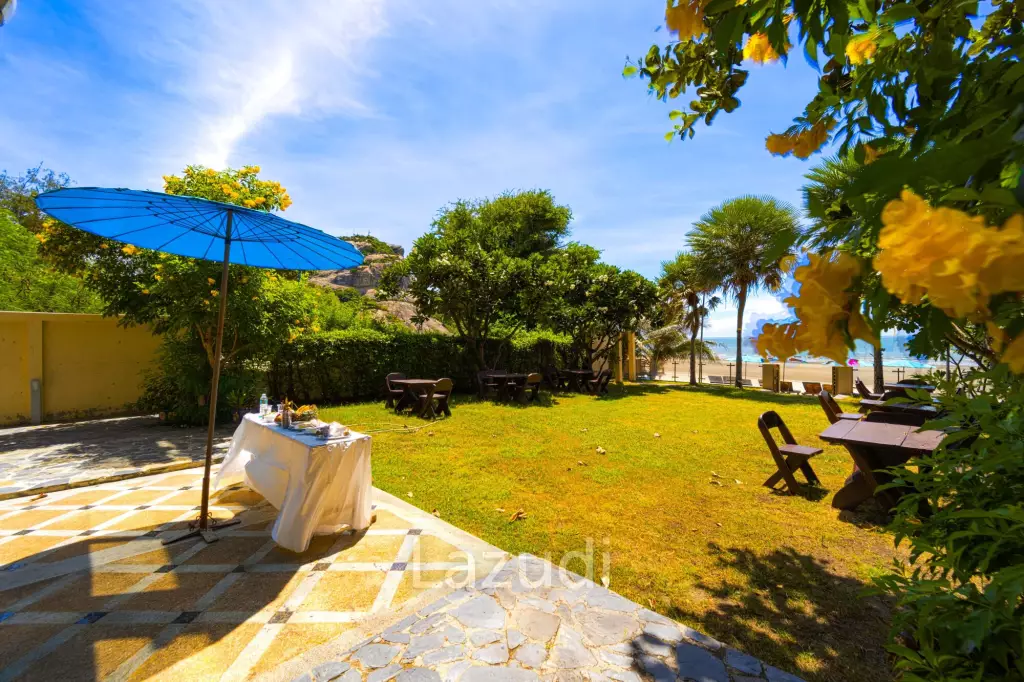 Blue Wawe: Beachfront 2 bed Condo with Seaview! (BW2)