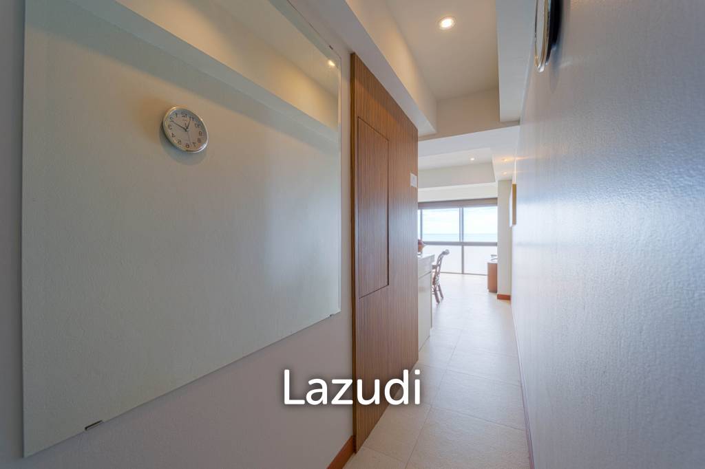 Blue Wawe: Beachfront 2 bed Condo with Seaview! (BW2)
