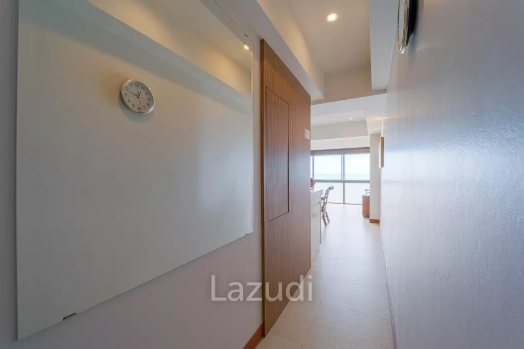 Blue Wawe: Beachfront 2 bed Condo with Seaview! (BW2)