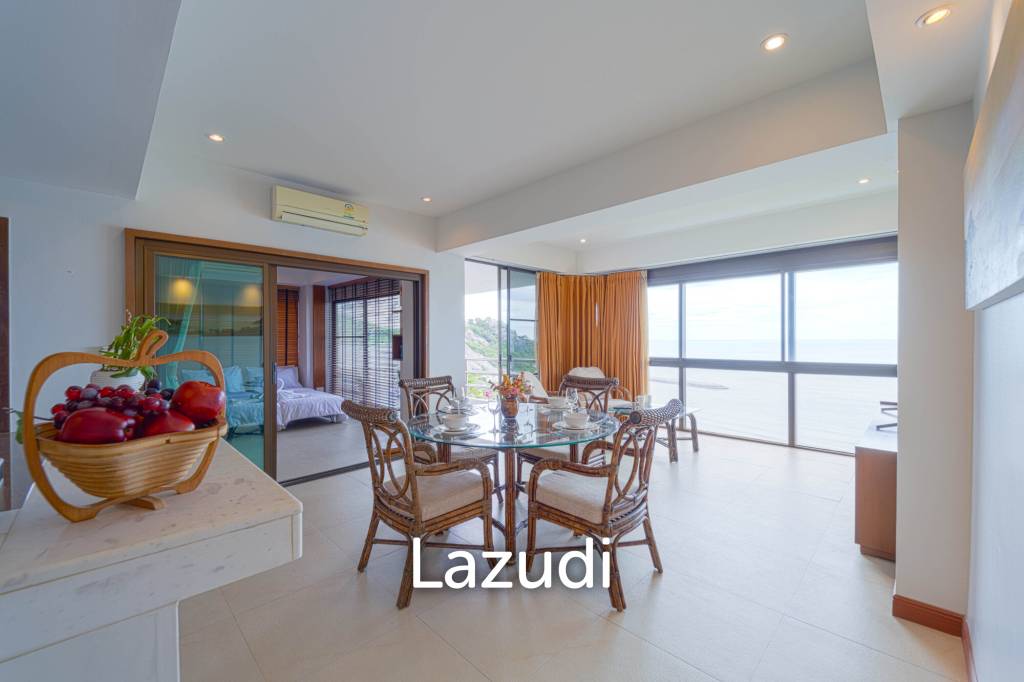 Blue Wawe: Beachfront 2 bed Condo with Seaview! (BW2)