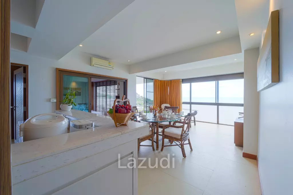 Blue Wawe: Beachfront 2 bed Condo with Seaview! (BW2)