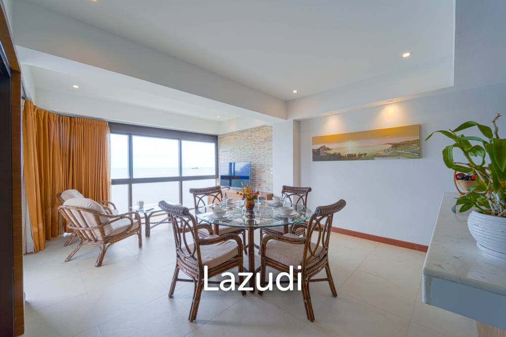 Blue Wawe: Beachfront 2 bed Condo with Seaview! (BW2)
