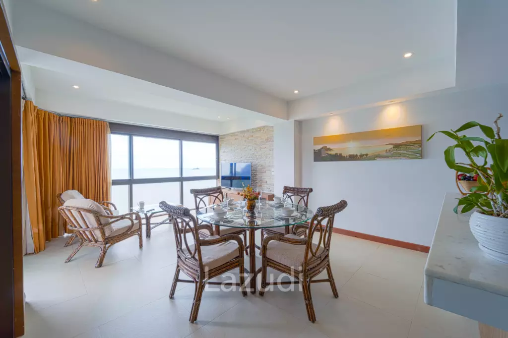 Blue Wawe: Beachfront 2 bed Condo with Seaview! (BW2)