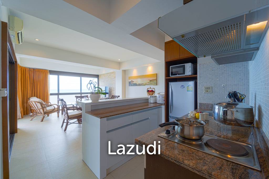 Blue Wawe: Beachfront 2 bed Condo with Seaview! (BW2)
