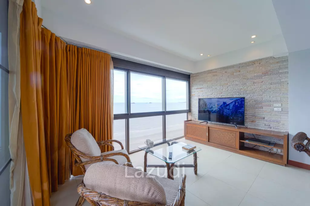 Blue Wawe: Beachfront 2 bed Condo with Seaview! (BW2)