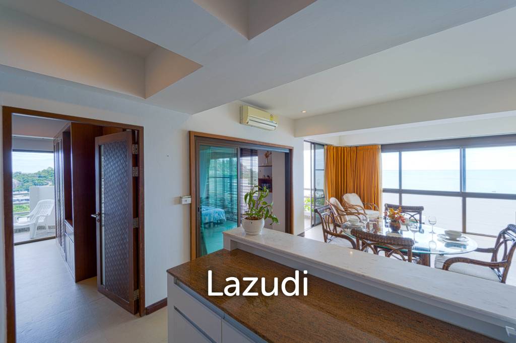Blue Wawe: Beachfront 2 bed Condo with Seaview! (BW2)