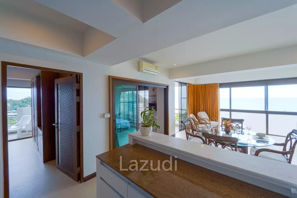 Blue Wawe: Beachfront 2 bed Condo with Seaview! (BW2)