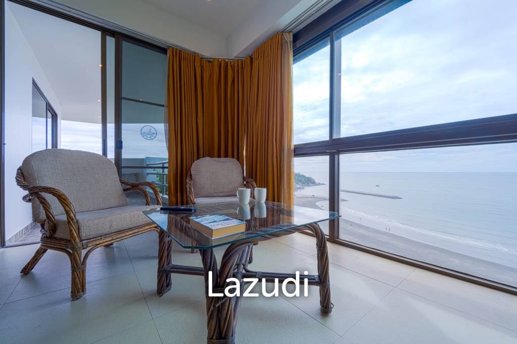 Blue Wawe: Beachfront 2 bed Condo with Seaview! (BW2)