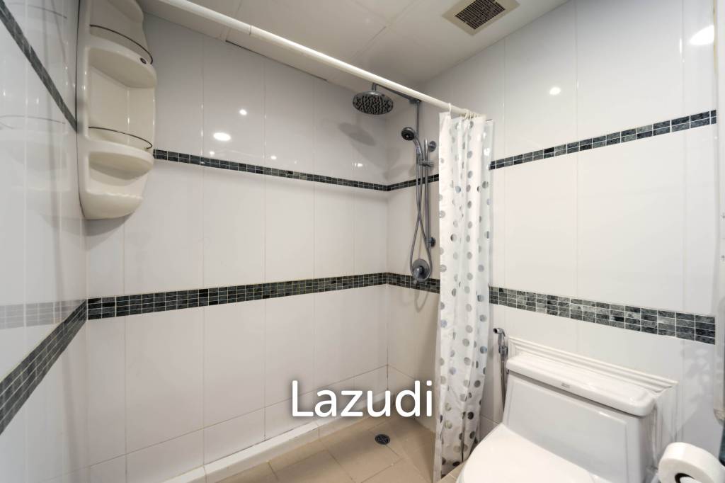 Blue Wawe: Beachfront 2 bed Condo with Seaview! (BW2)