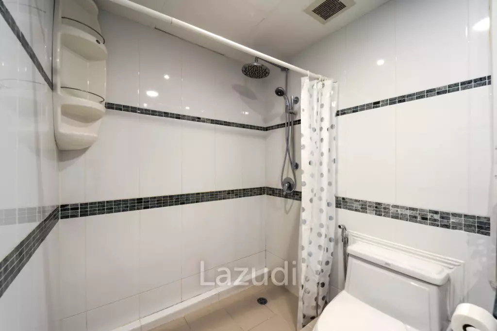 Blue Wawe: Beachfront 2 bed Condo with Seaview! (BW2)