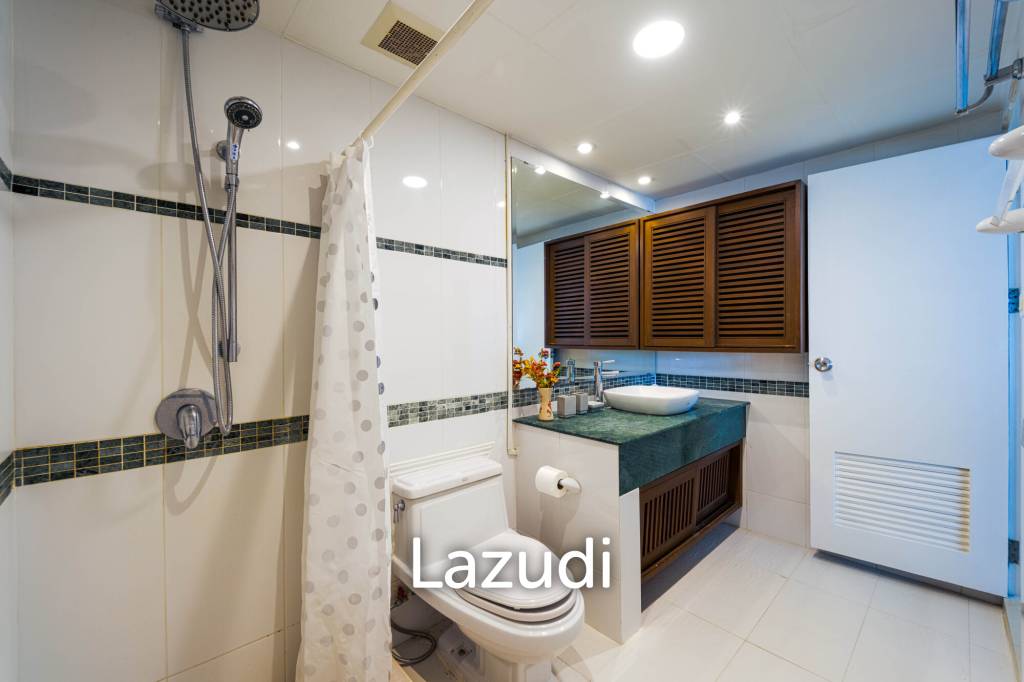 Blue Wawe: Beachfront 2 bed Condo with Seaview! (BW2)