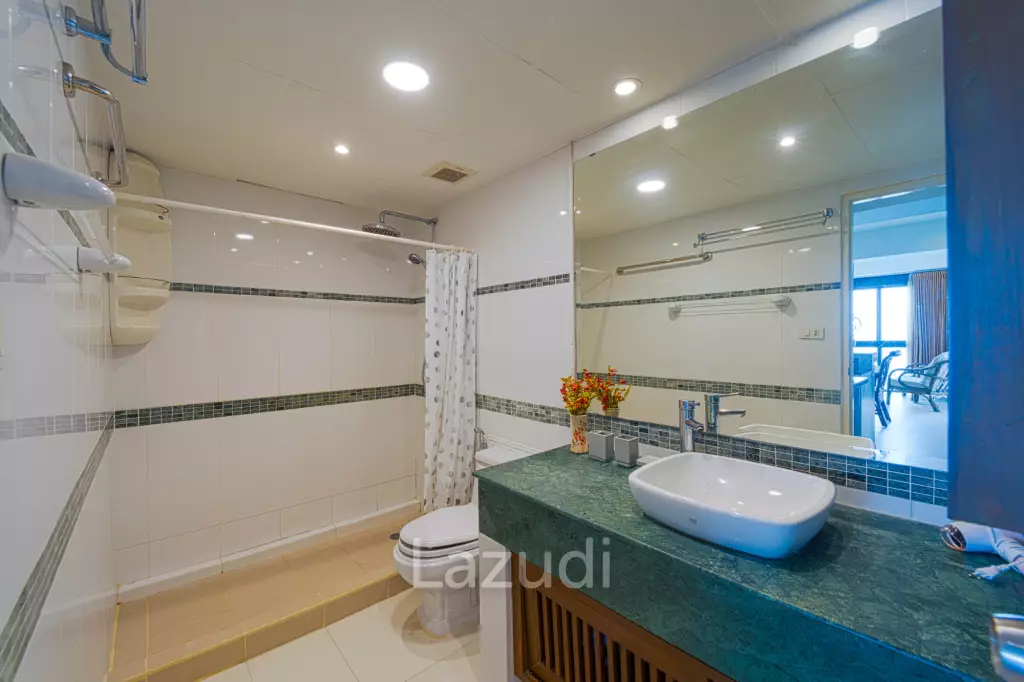Blue Wawe: Beachfront 2 bed Condo with Seaview! (BW2)