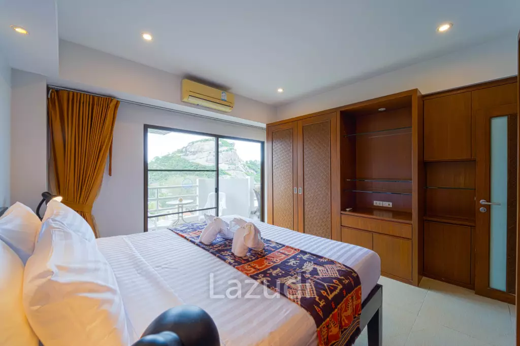 Blue Wawe: Beachfront 2 bed Condo with Seaview! (BW2)
