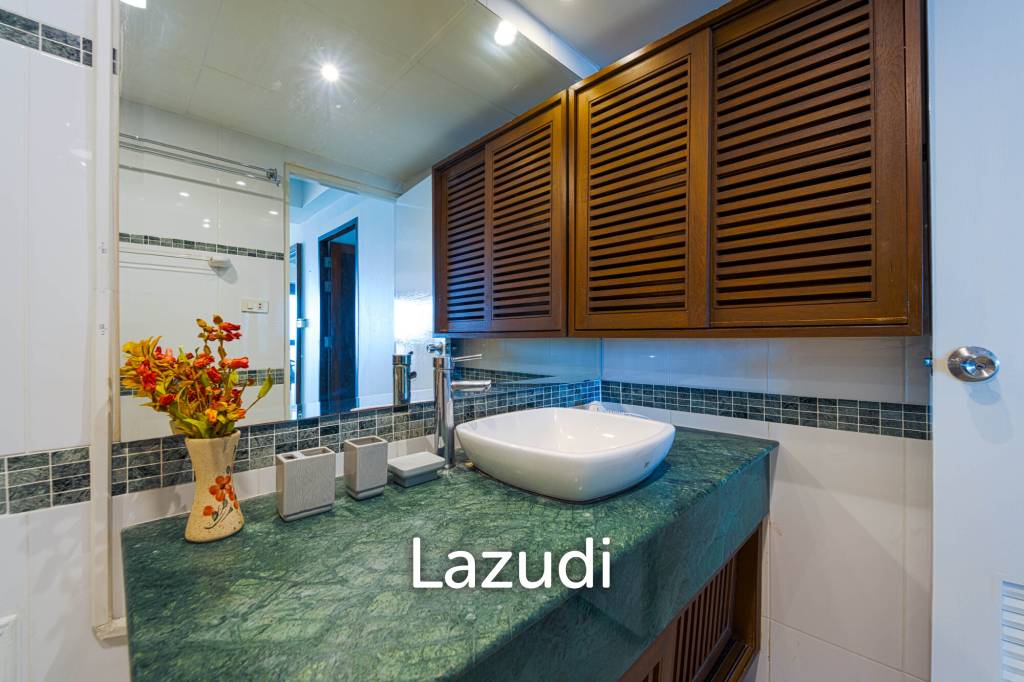 Blue Wawe: Beachfront 2 bed Condo with Seaview! (BW2)