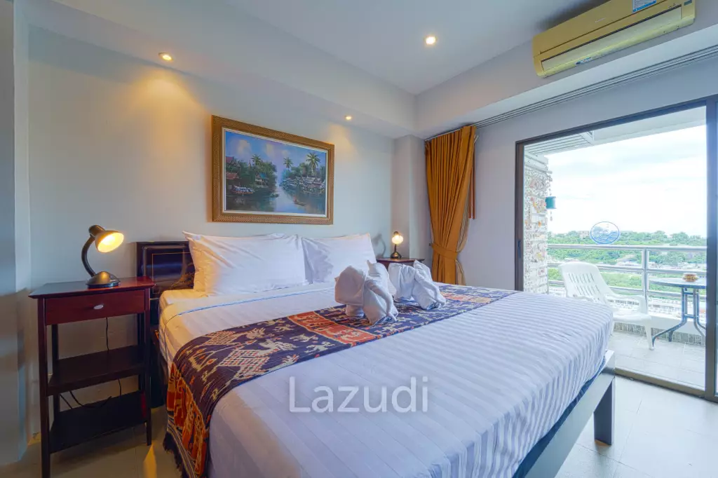 Blue Wawe: Beachfront 2 bed Condo with Seaview! (BW2)