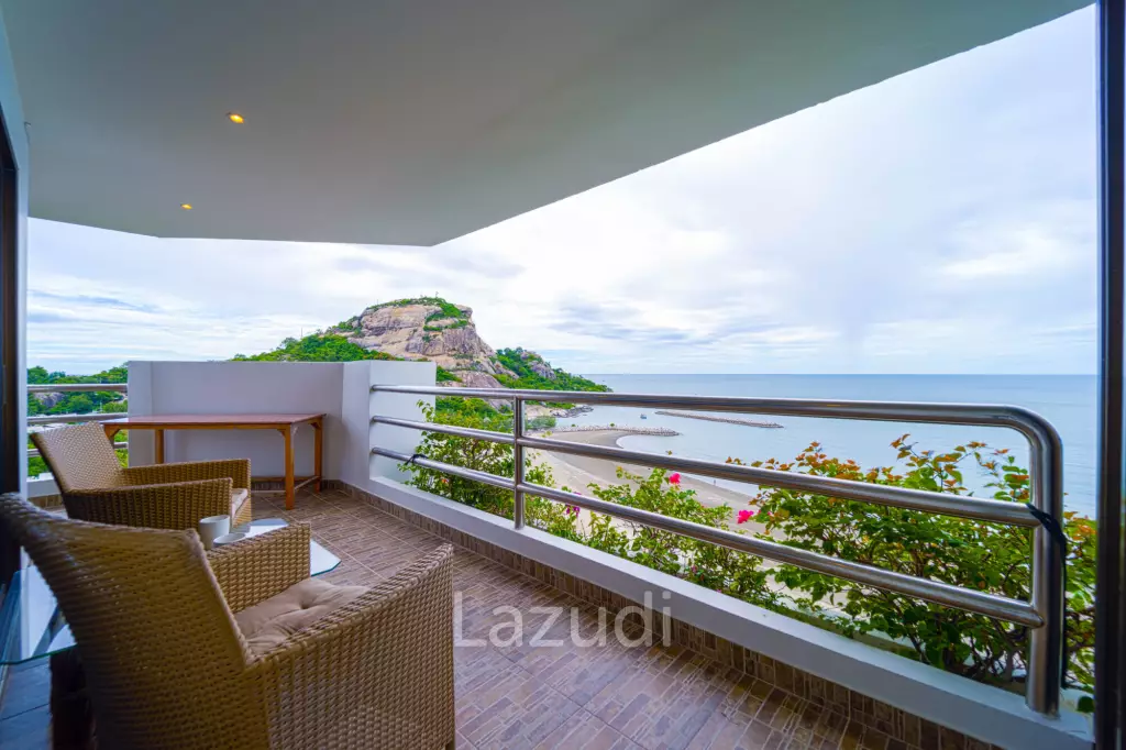 Blue Wawe: Beachfront 2 bed Condo with Seaview! (BW2)