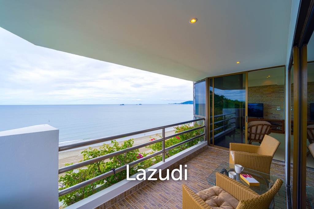 Blue Wawe: Beachfront 2 bed Condo with Seaview! (BW2)