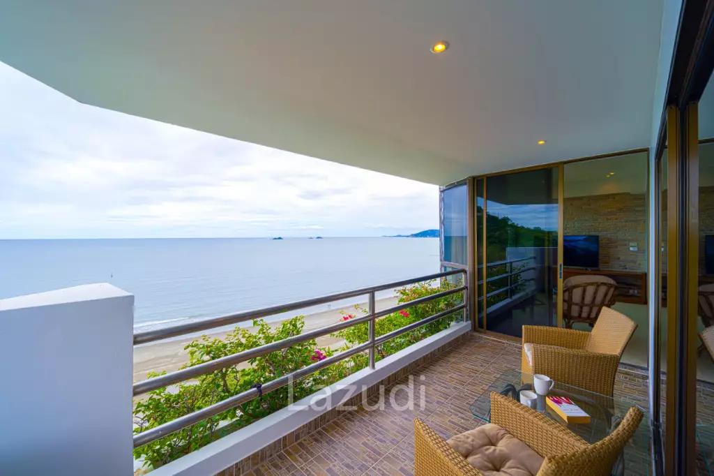 Blue Wawe: Beachfront 2 bed Condo with Seaview! (BW2)