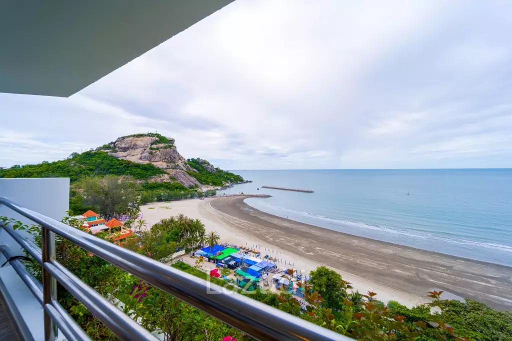 Blue Wawe: Beachfront 2 bed Condo with Seaview! (BW2)