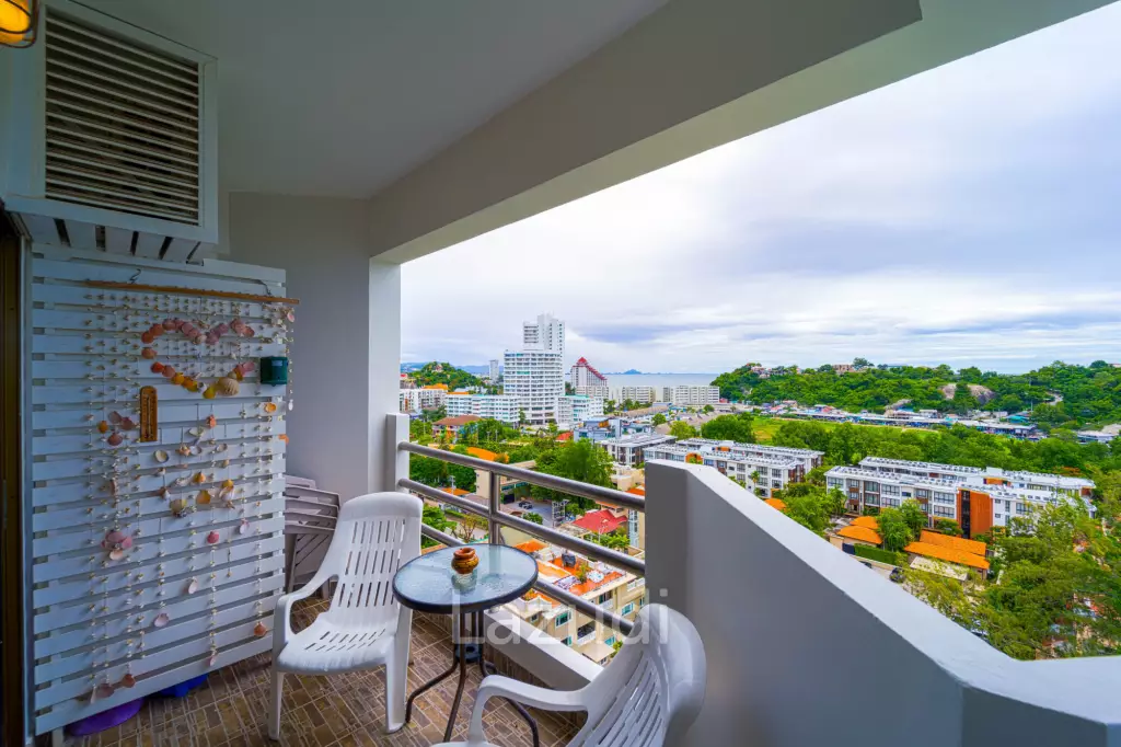 Blue Wawe: Beachfront 2 bed Condo with Seaview! (BW2)