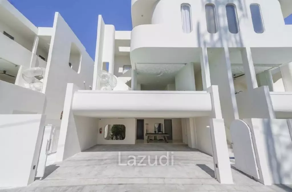 6 Bedrooms 8 Bathrooms 200 SQ.M. Pool Villa in South Pattaya