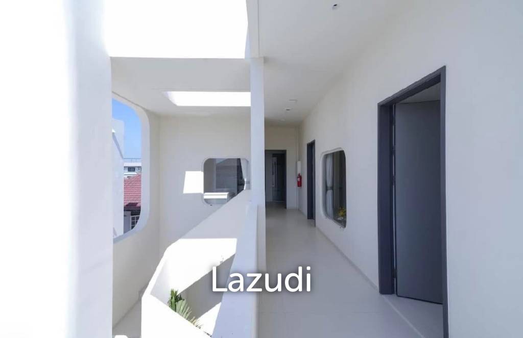 6 Bedrooms 8 Bathrooms 200 SQ.M. Pool Villa in South Pattaya